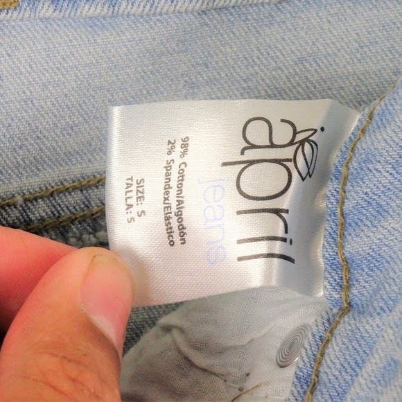 Light Wash Denim Mid Rise Shorts w/ Fray Detail - Picture 8 of 8